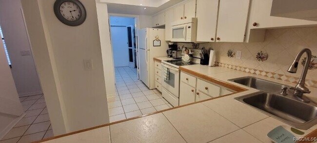 Photo - 340 E Glassboro Ct