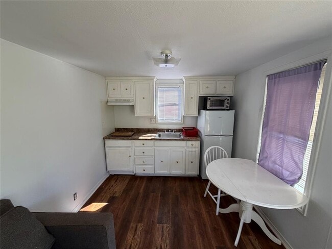 Photo - 2409 Sanders Ln