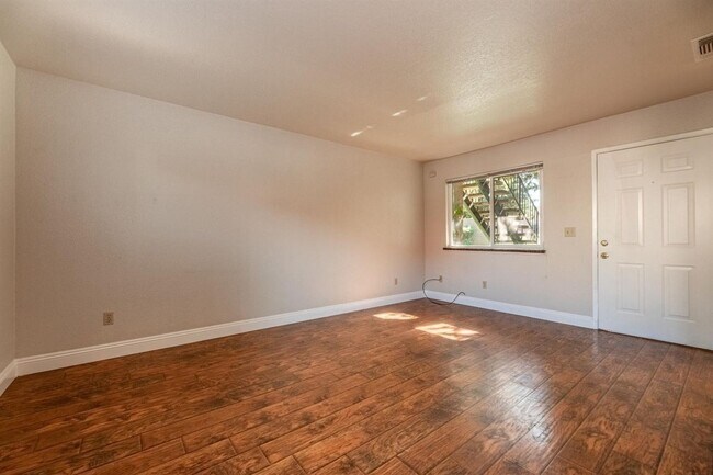 Photo - Move-In Ready 1-Bedroom Condo in Cobblestone Glen – $1,495 SEE VIDEO Unidad 45