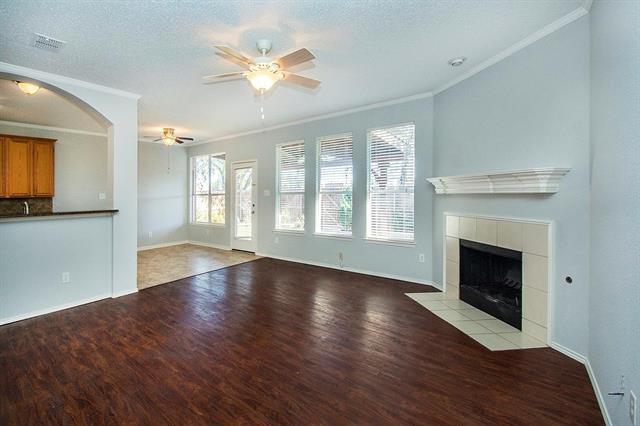 Photo - 406 Leameadow Dr