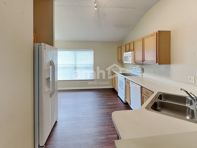 Photo - 875 Sedgewood Cir