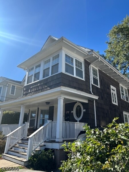 Building Photo - 96 Grove St