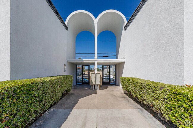 Courtyard Entrance - The Arches Apartments