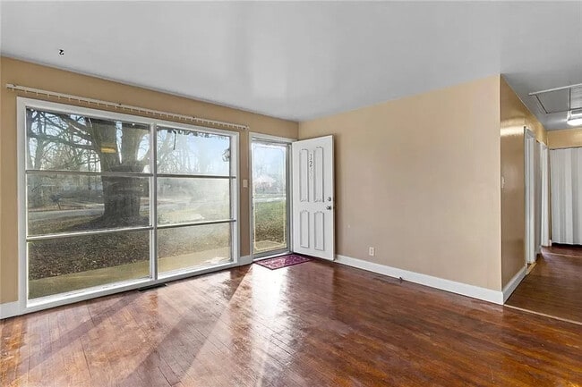 Photo - 1260 Farley Dr