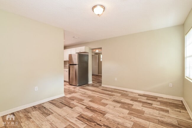 Photo - 1915 Carrigan Ave