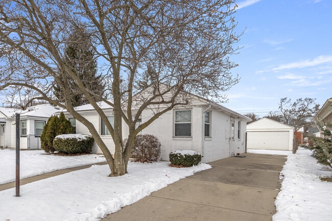 Photo - 24126 Dartmouth St