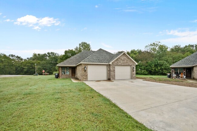 Photo - 445 Oakwoods Dr Unit 447