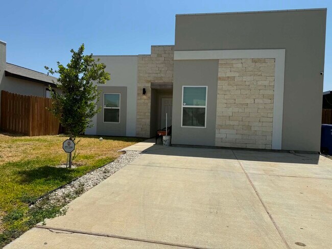 Photo - 5013 Castano Dr