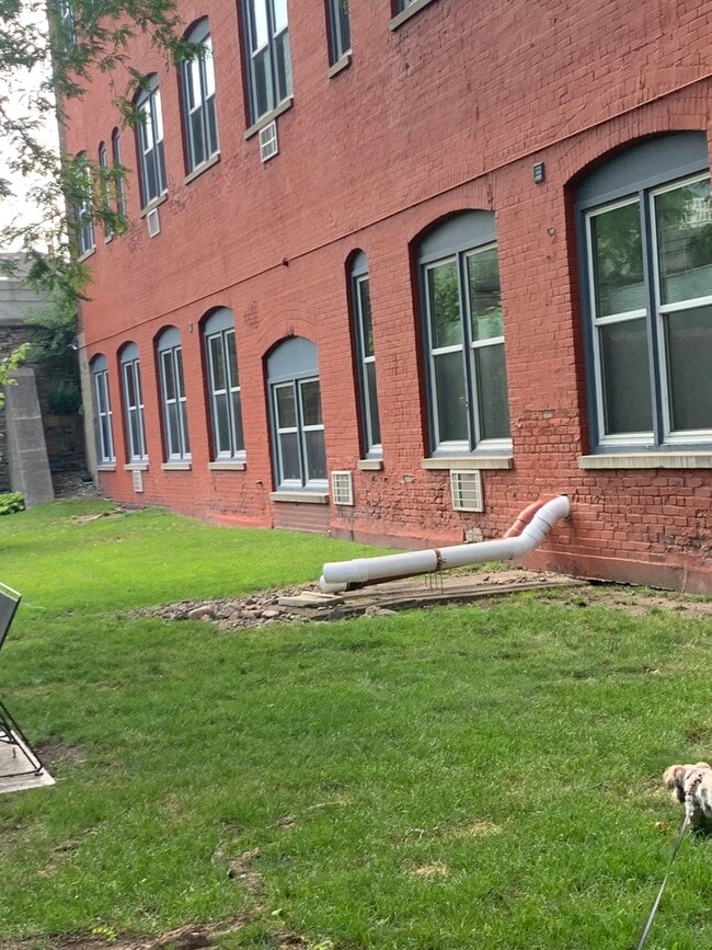 Building Photo - 215 7th St NE Unit 206
