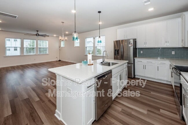 Photo - 211 Winding River Dr