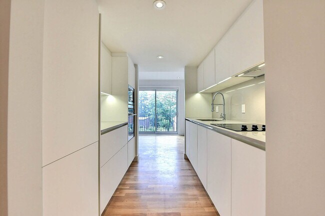 Photo - 3195 Av. Van Horne Unit 304