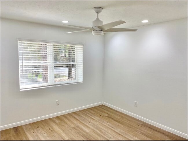 Building Photo - 5 Capewood Ct