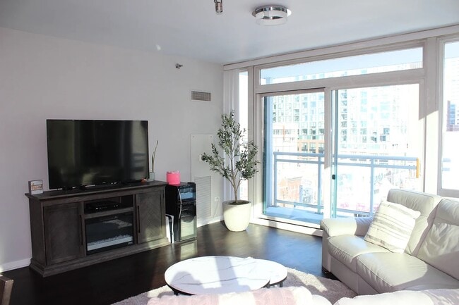 Photo - 757 N Orleans St Unit 706