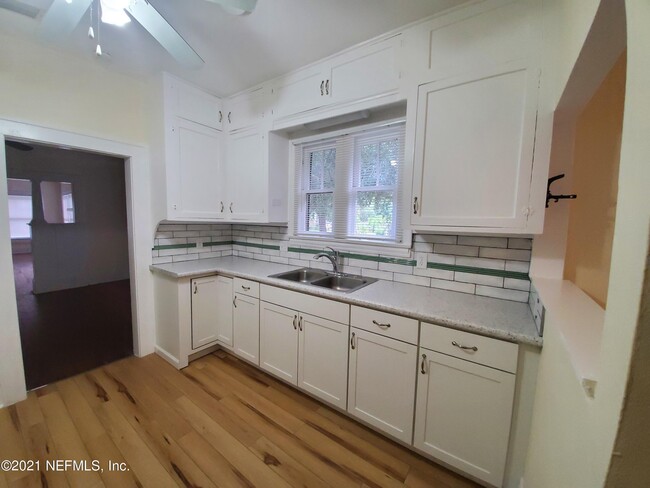 Photo - 3680 Rosemary St