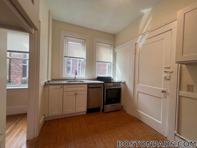 Photo - 1725 Commonwealth Ave Unit 4