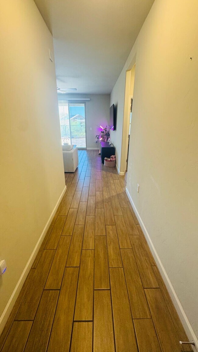 Photo - 477 W Aberdeen Pl