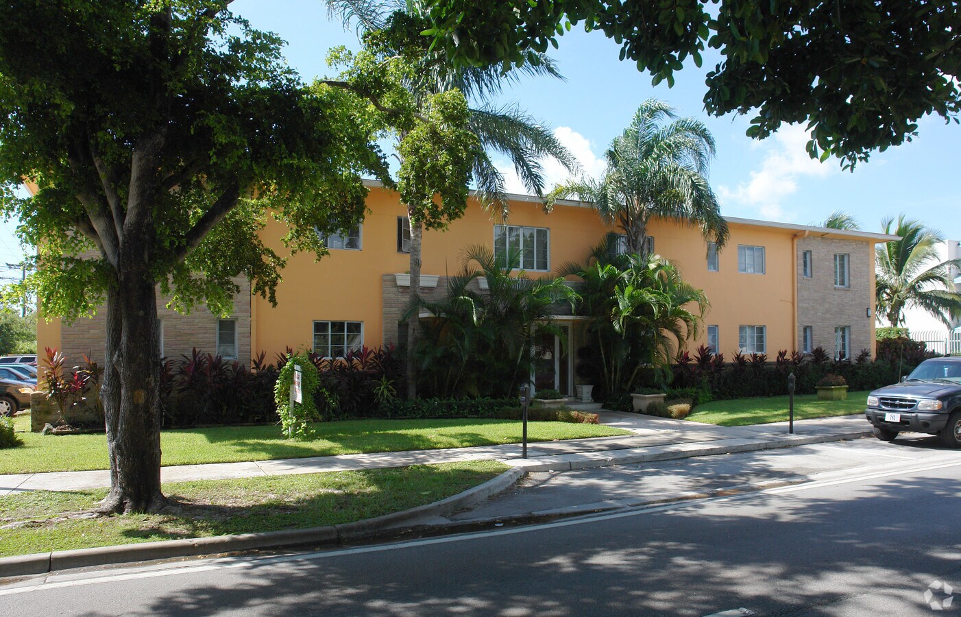 Photo - Coral Way Apartments