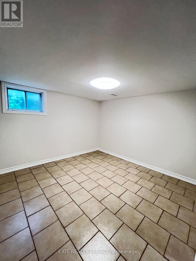 Photo - 183 Ellington Dr