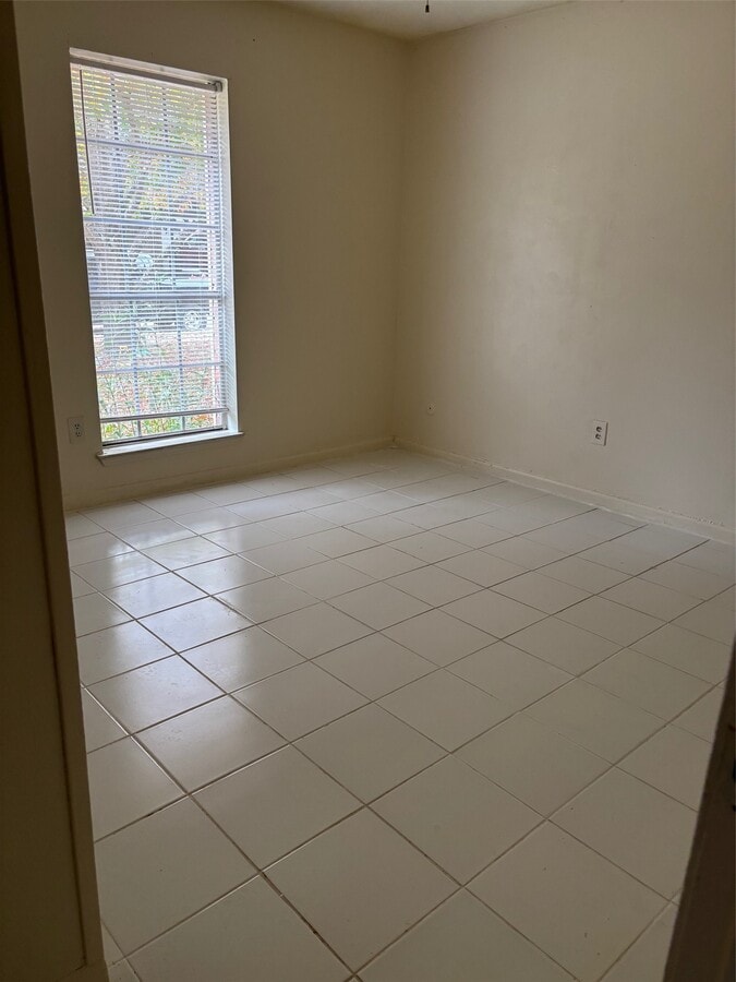 Photo - 2210 Buchanan Dr