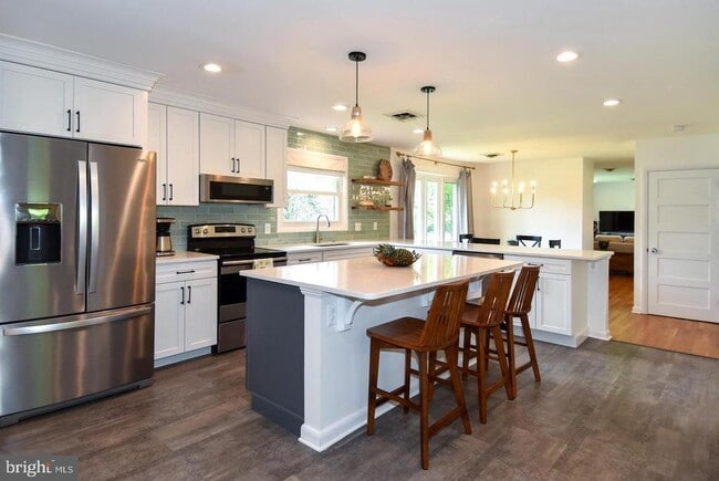 Photo - 2 Cinnamon Fern Rd