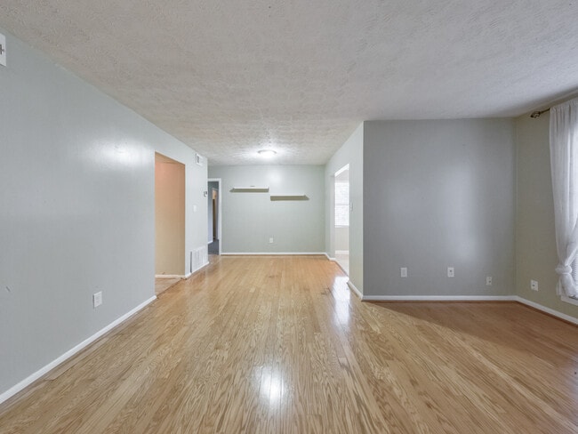 Photo - 5155 Roswell Rd