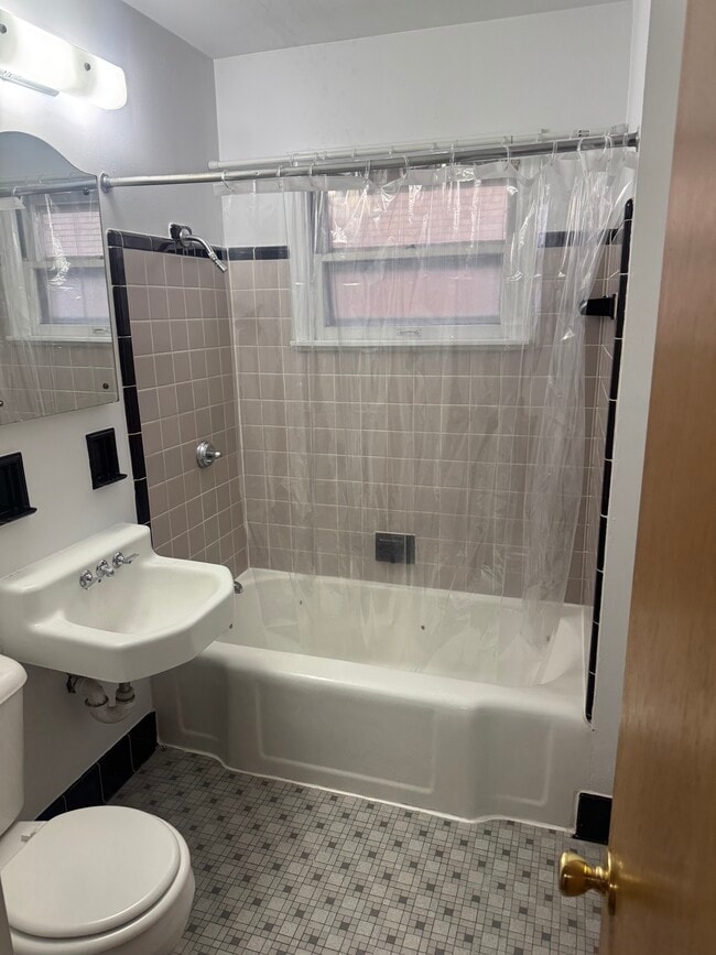 Photo - 6643 W Lisbon Ave Unit 1