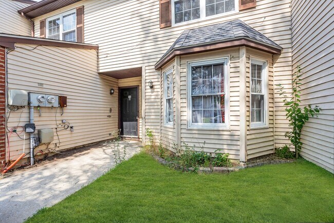 Photo - 56 Hopewell Ln Unit B