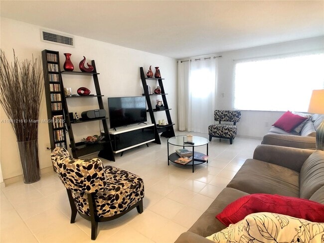 Photo - 1575 Euclid Ave Unidad 503