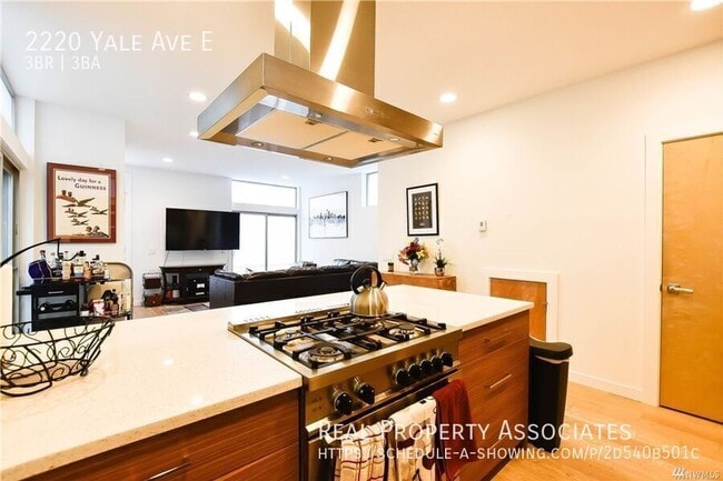 Photo - 2220 Yale Ave. E.