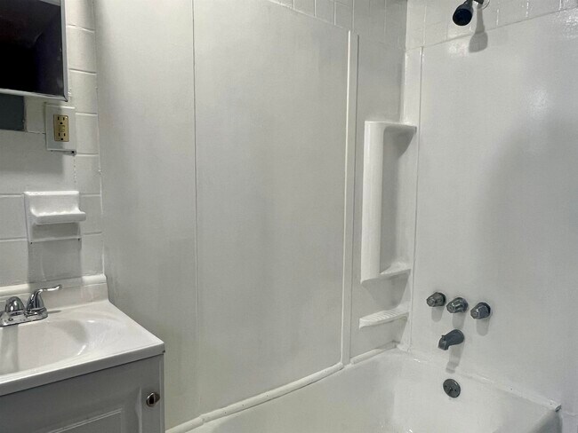 Photo - 80 Paterson St Unit 5