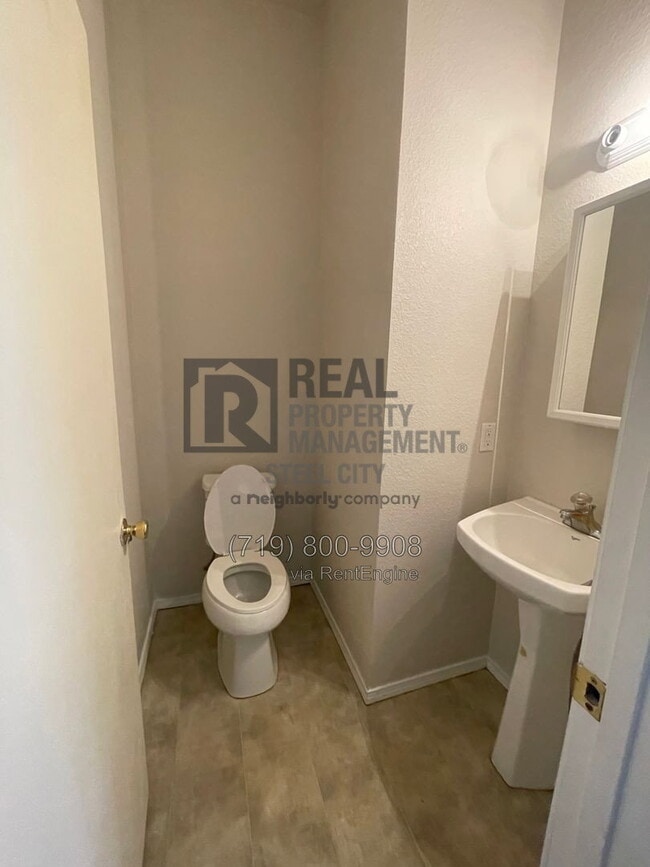 Photo - 1715 Oakshire Ln Unit A