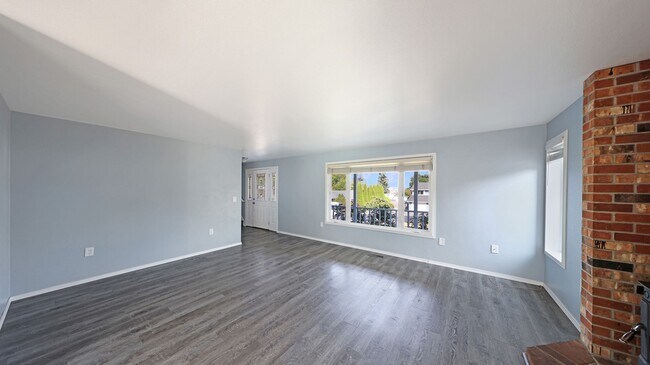 Photo - 2025 Baymont Dr