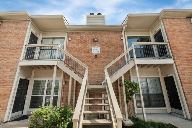 Photo - 2001 Bering Dr