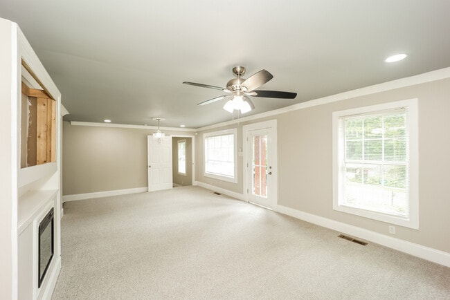 Photo - 766 Cascade Dr
