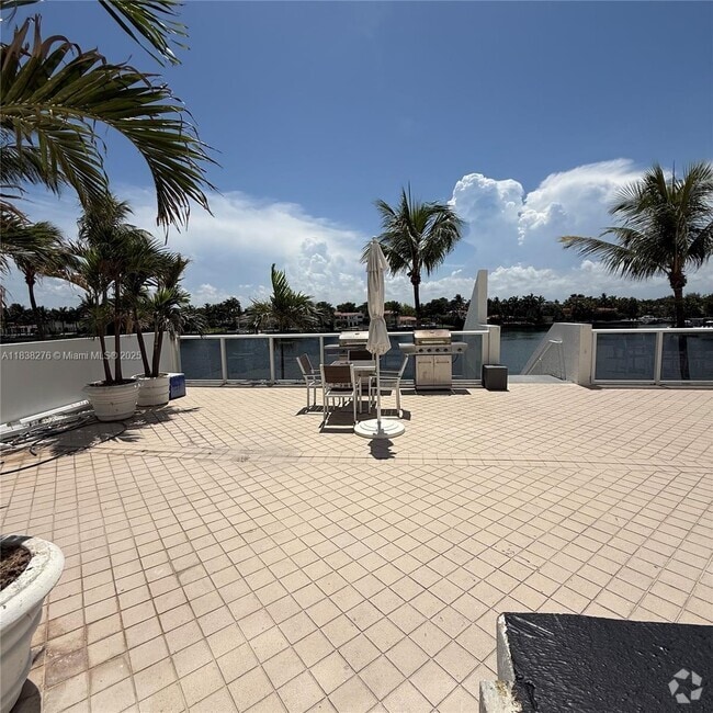 Building Photo - 5880 Collins Ave Unit 303 Rental