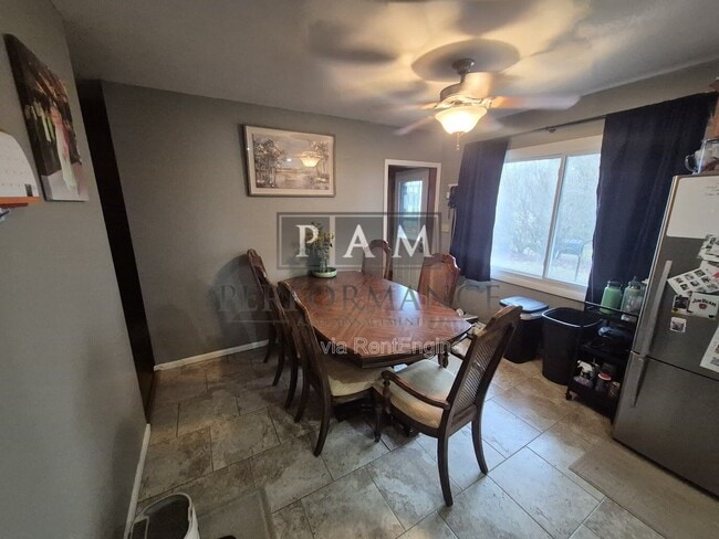 Photo - 1422 W Maplewood Ct