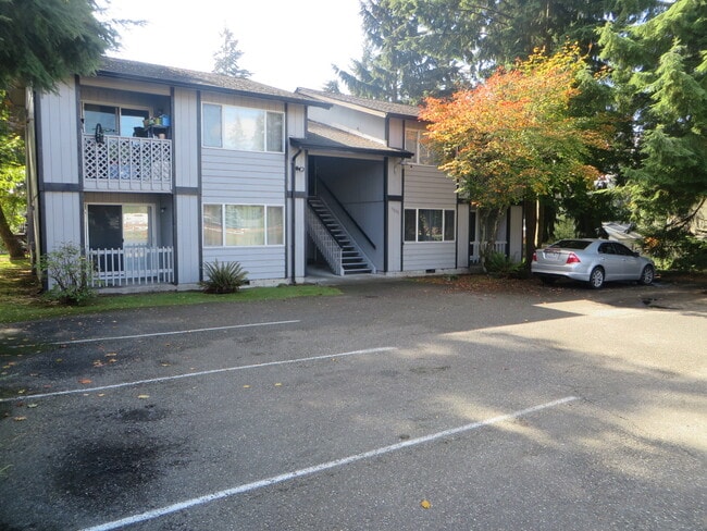 Building Photo - 11020 122nd St E Unit 2