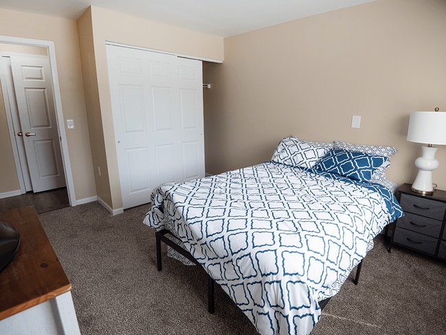 Bedrooms With Built In Closets