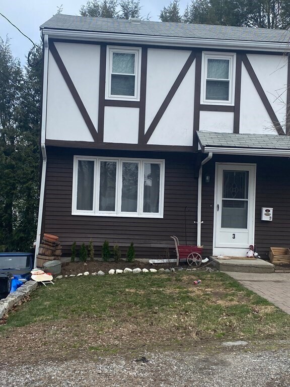 Building Photo - 3 Russell St Unit 0