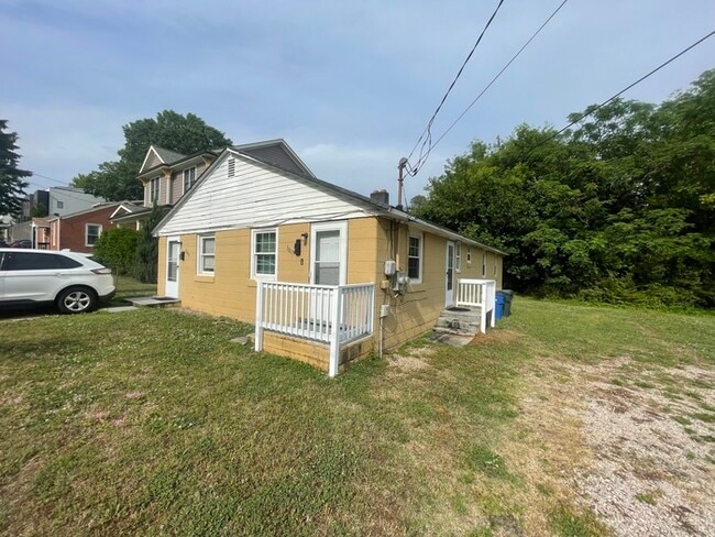 Building Photo - Duplex for rent! 2Bd 1Ba!