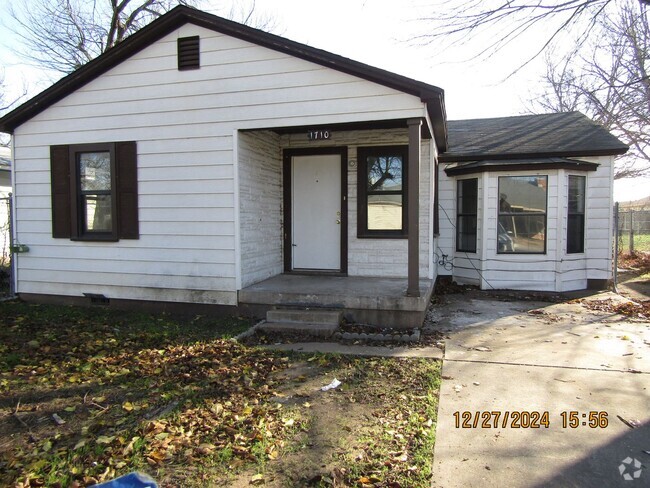 Building Photo - Newly updated Cottage! Easy access to Ft. ... Rental