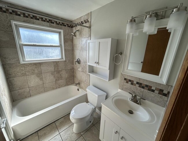 Photo - 205 Argus Dr Unidad Upper