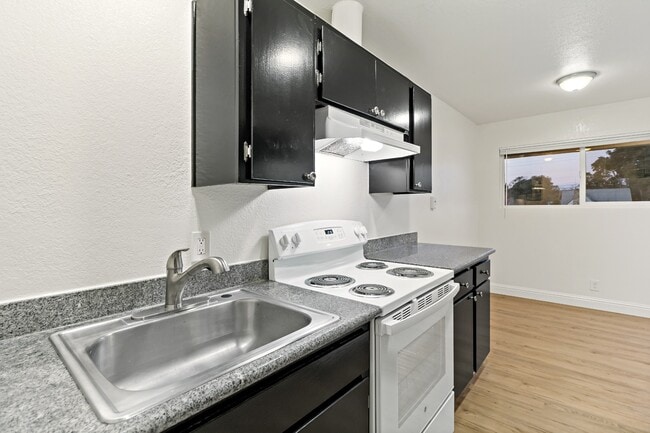 Photo - 804-810 Springs Rd Unit 810