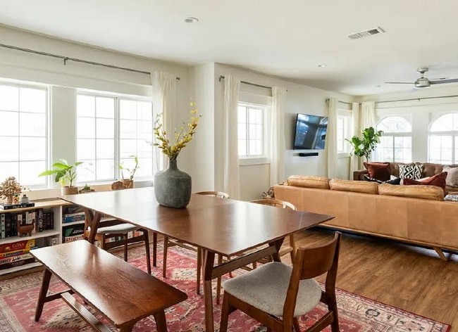 Photo - 3538 London St Unit Front