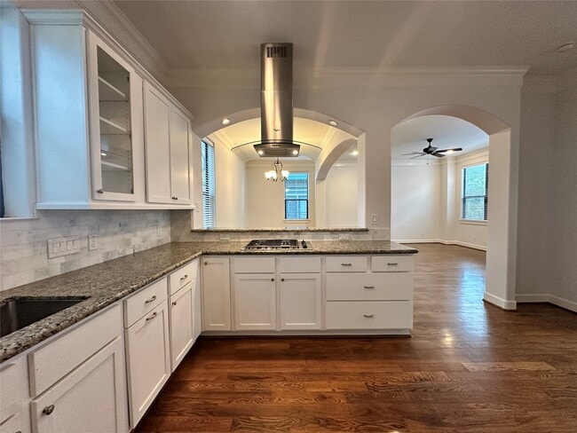 Building Photo - 615 W 27th St