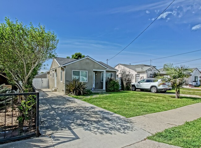Building Photo - REMODELED, CHARMING & AIRY 3BR2BA HOME W/ OFFICE ON A LARGE LOT W/ NICELY LANDSCAPED FRONT YARD, ...