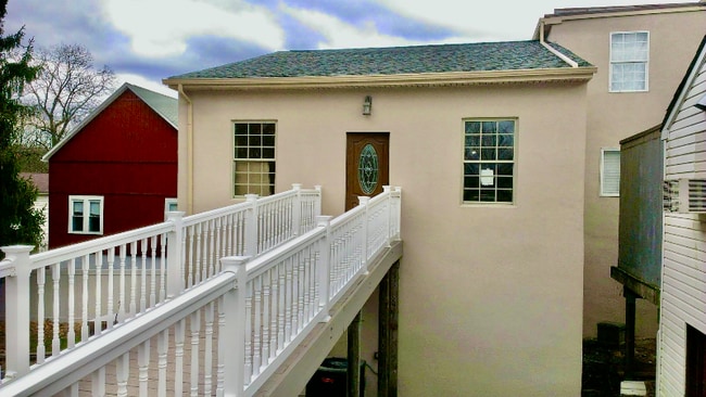 Building Photo - 3118 Main St.