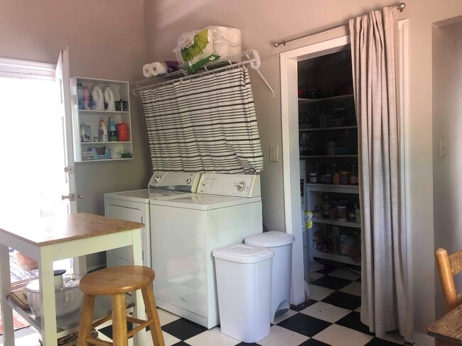 Photo - 860 N Chase St