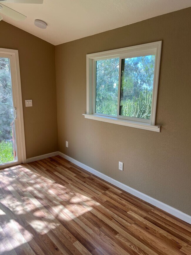 Adorable Deluxe Studio Auburn. Has it A... Rental House Rental in