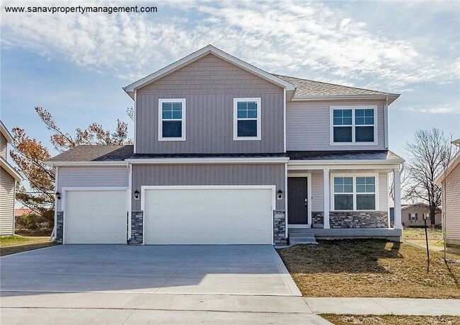 Building Photo - Spacious 4 Bedroom Home in Ankeny with 3-car garage & private backyard!!